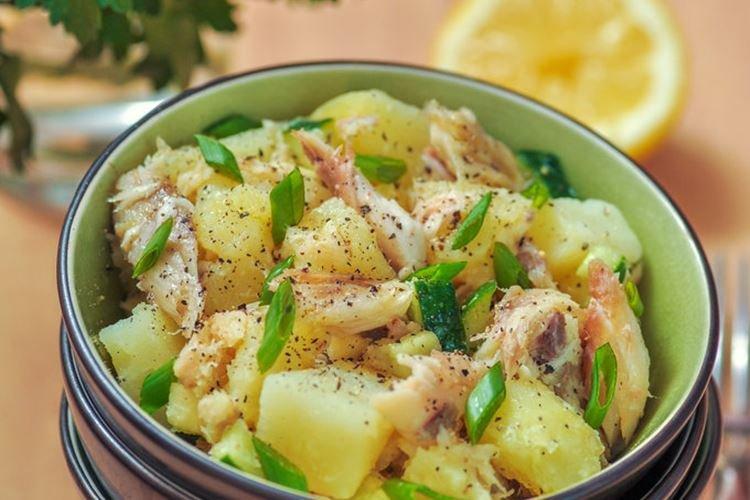 Ensalada de patata con caballa y manzana