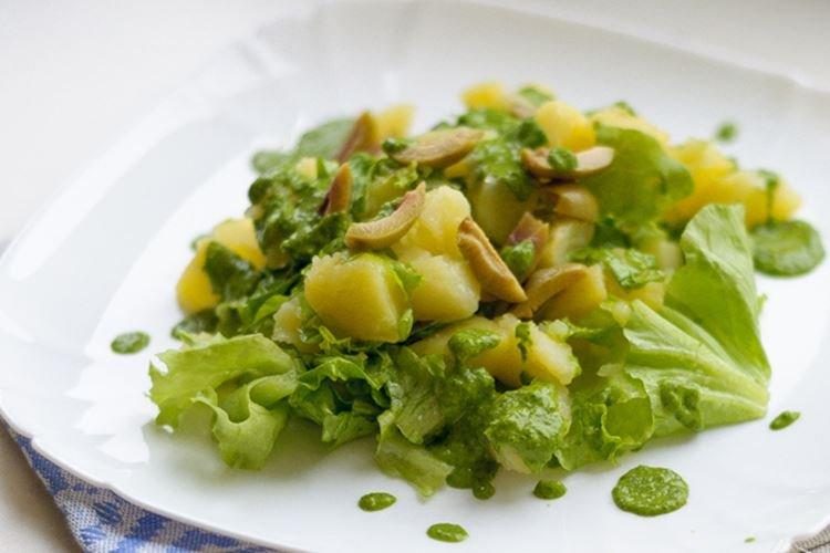 Ensalada de patata con aceitunas