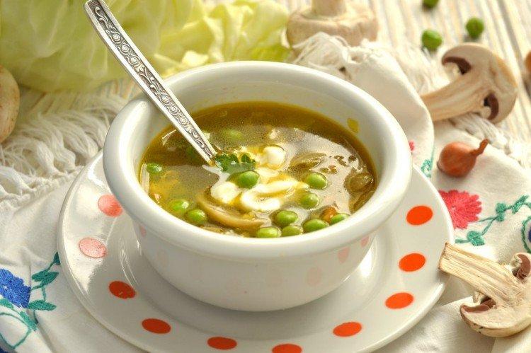 Sopa de Cuaresma con guisantes