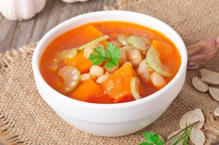 Sopa de Cuaresma con frijoles secos y calabaza