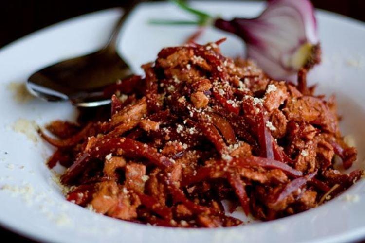 Ensalada de pollo y remolacha cocida