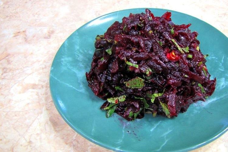 Ensalada de remolacha cocida con cilantro