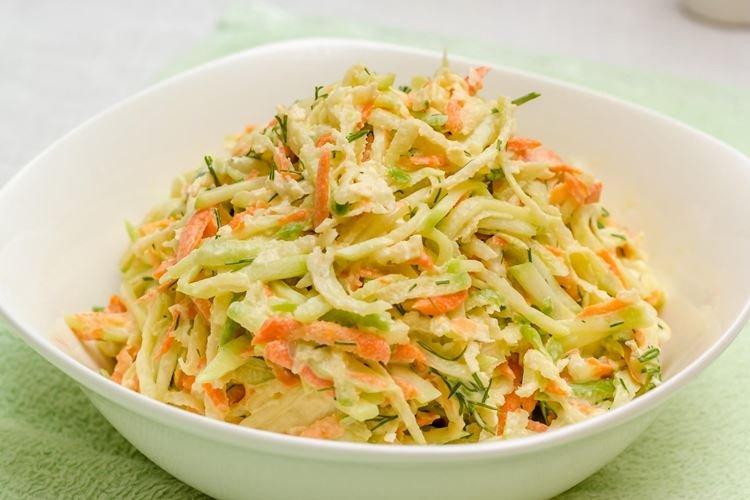 Салат с морковкой и корнем сельдерея