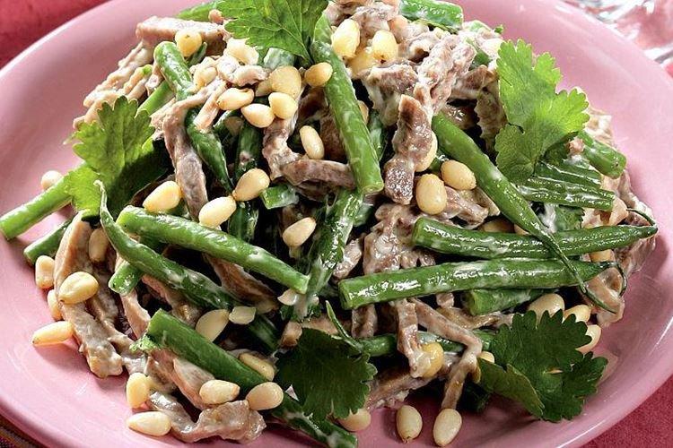 Ensalada con lengua de res y judías verdes