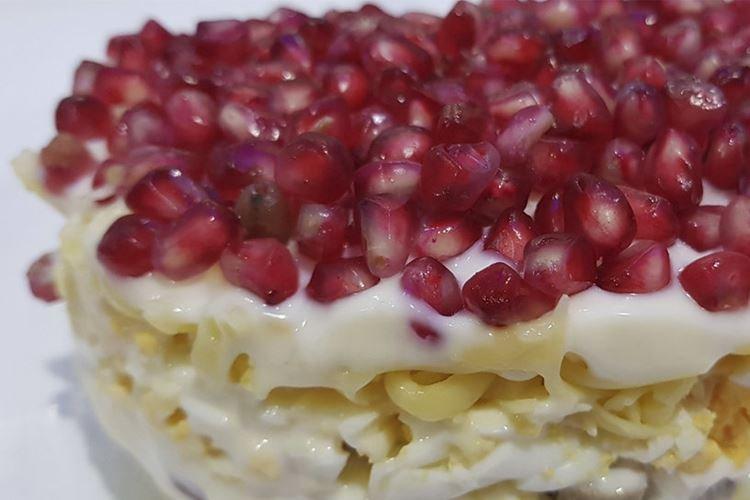 Ensalada con lengua de res y granada