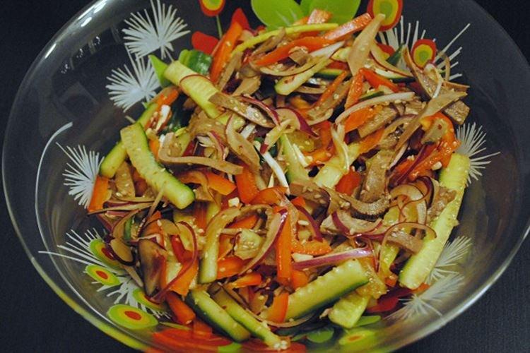 Ensalada china con lengua de res