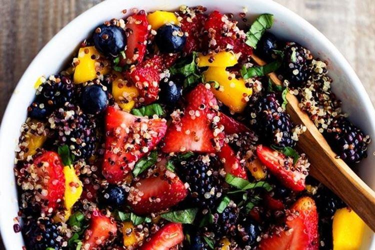 Ensalada de frutas con quinoa