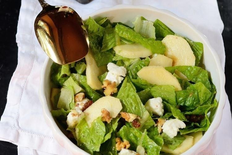 Apple and Mozzarella Salad