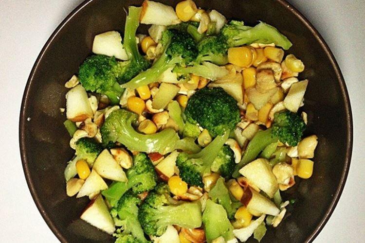 Apple and Broccoli Salad