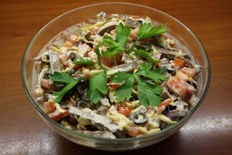 Ensalada de lengua y queso