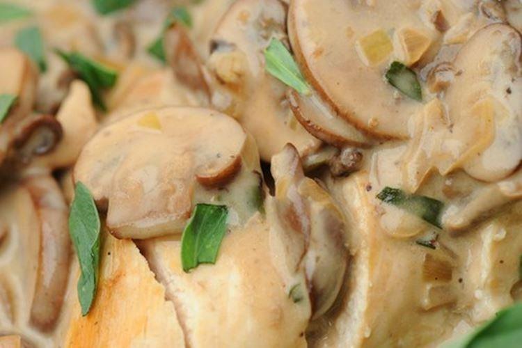 Ensalada de queso, pollo y nueces