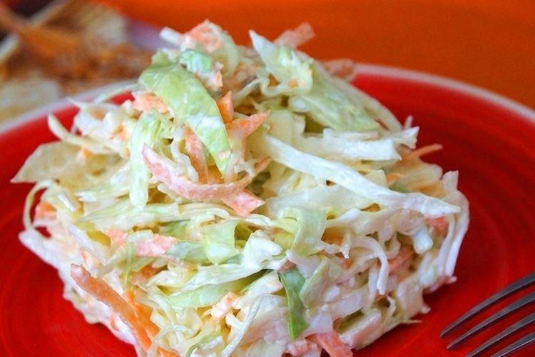 Ensalada de col y queso