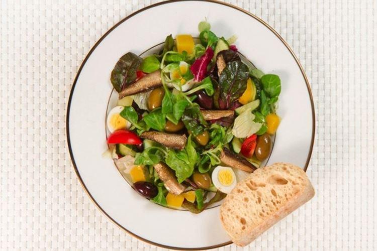Canned Fish Salad with Vegetables and Herbs