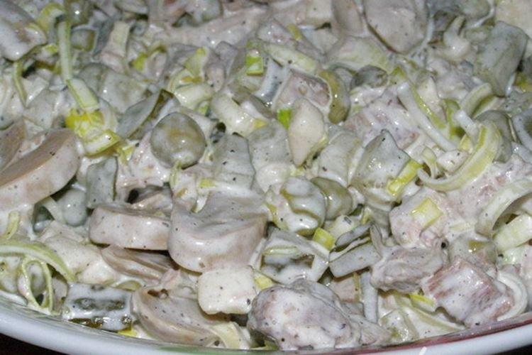 Ensalada con champiñones encurtidos y puerro