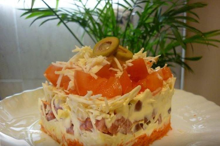 Sausage, Carrot, and Tomato Salad