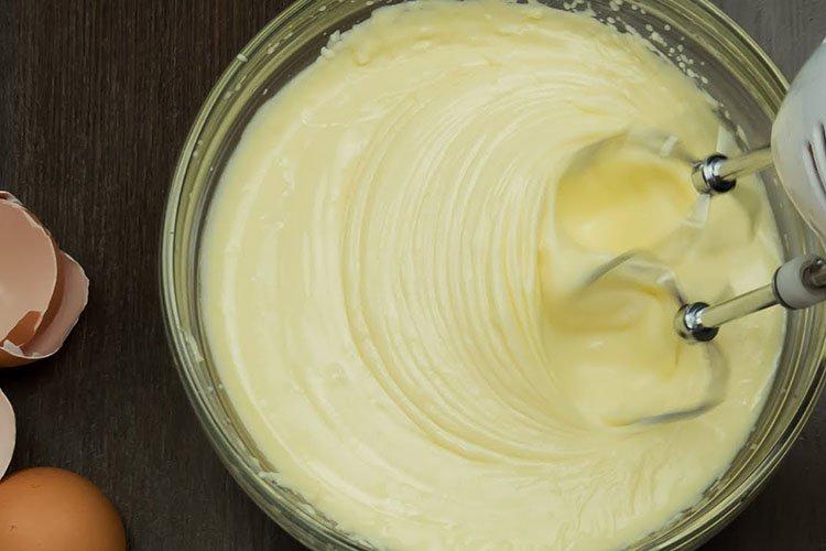 Crema agria pastelera para pastel