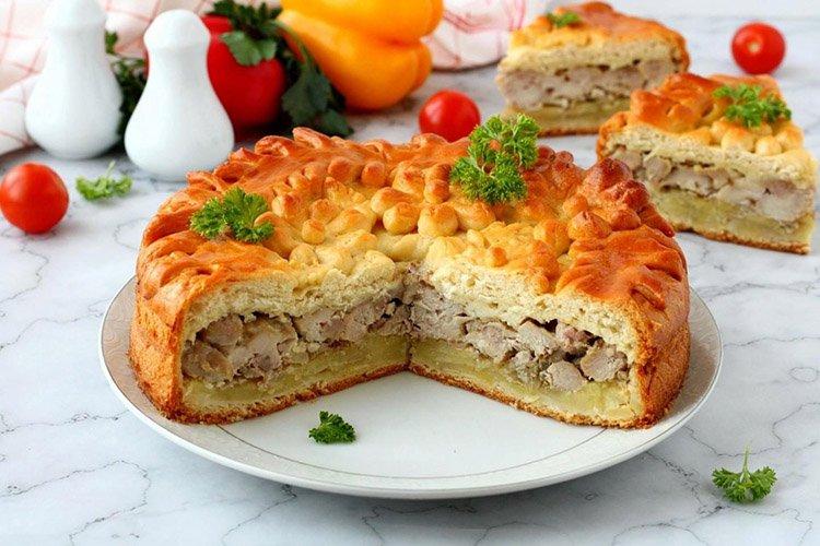 Pastel de hojaldre cerrado con carne