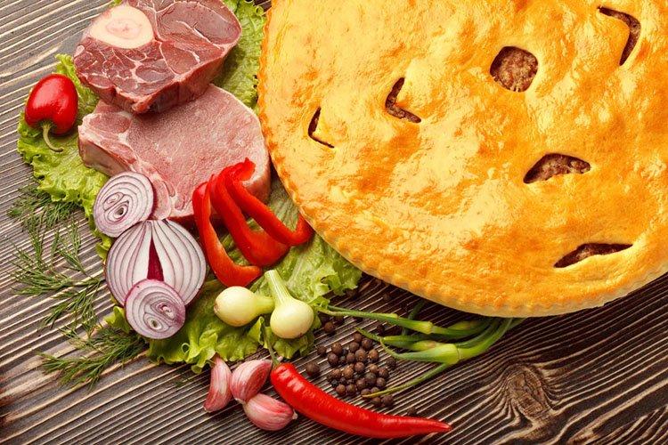 Pastel de carne con crema agria