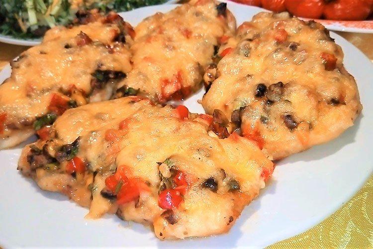 Hähnchenschnitzel in Ei-Tomaten-Sauce