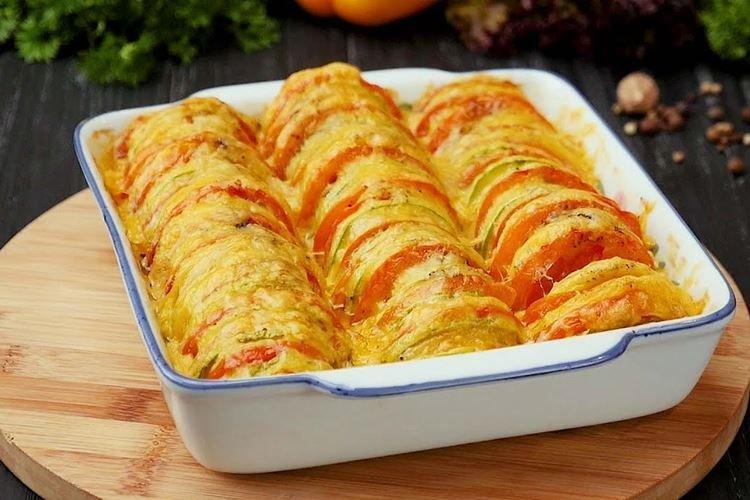 Calabacines con patatas y tomates al horno