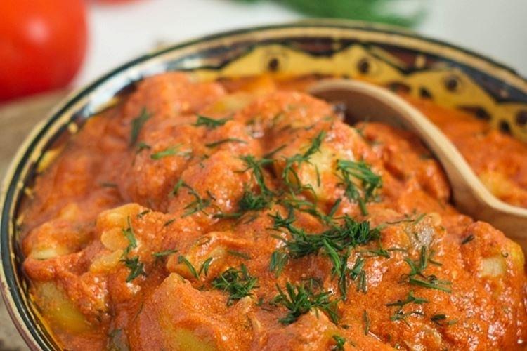 Calabacines en salsa de tomate y crema agria