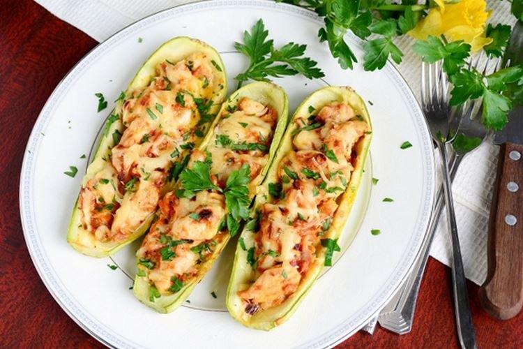 Calabacines rellenos de carne picada al horno
