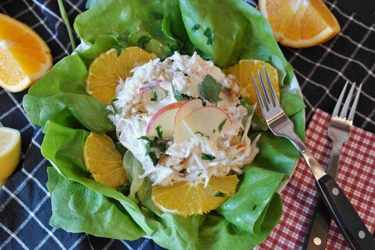 Waldorfsalat mit Pute und Sellerie