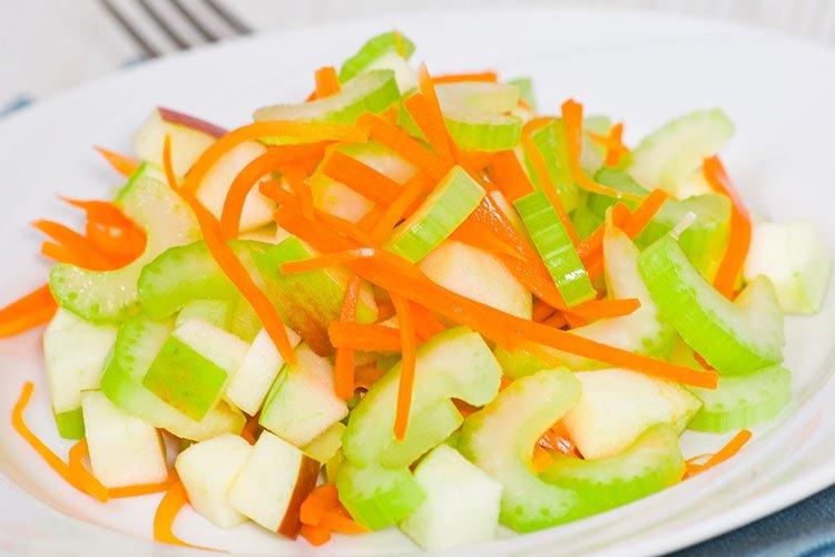 Krabbensalat mit Sellerie und Apfel