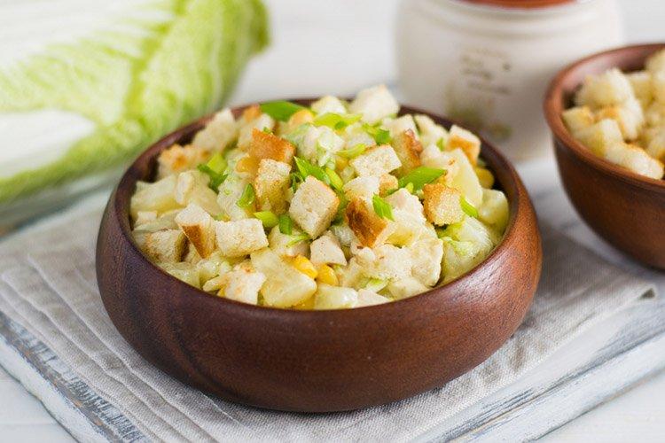 Salat mit Ananas und Sellerie