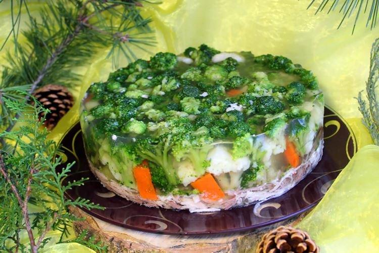 Rindfleisch-Sülze mit Gemüse