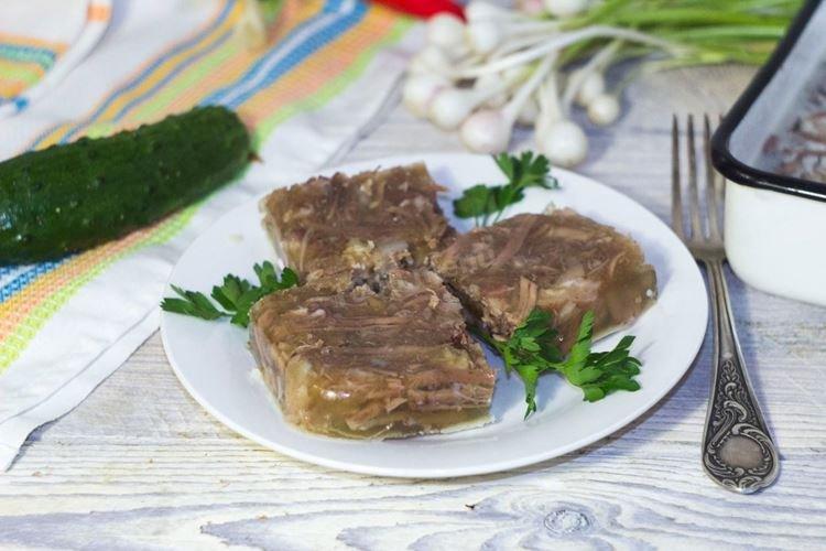 Rindfleisch-Sülze mit Knochen