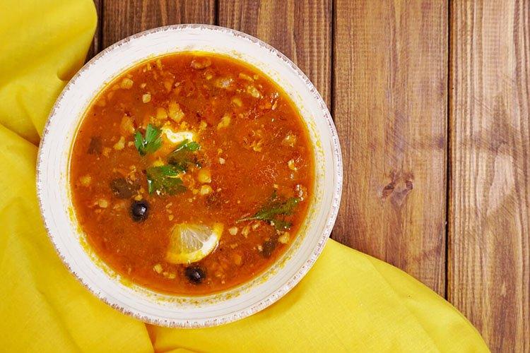 Solyanka con ahumados y patatas