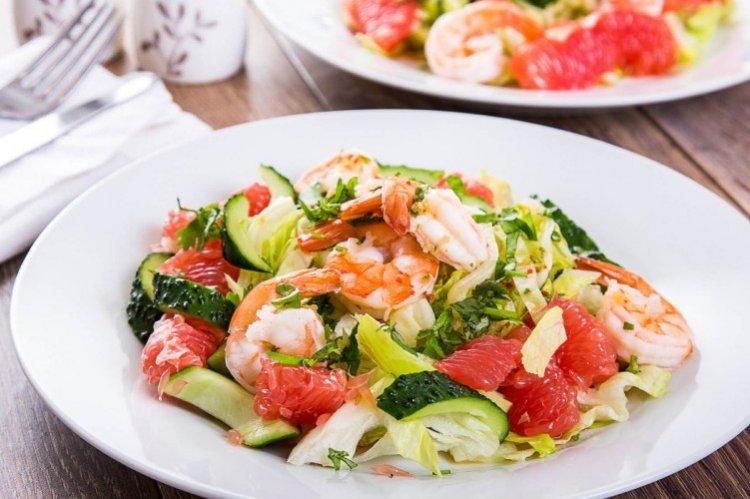 Salat mit Garnelen und Grapefruit