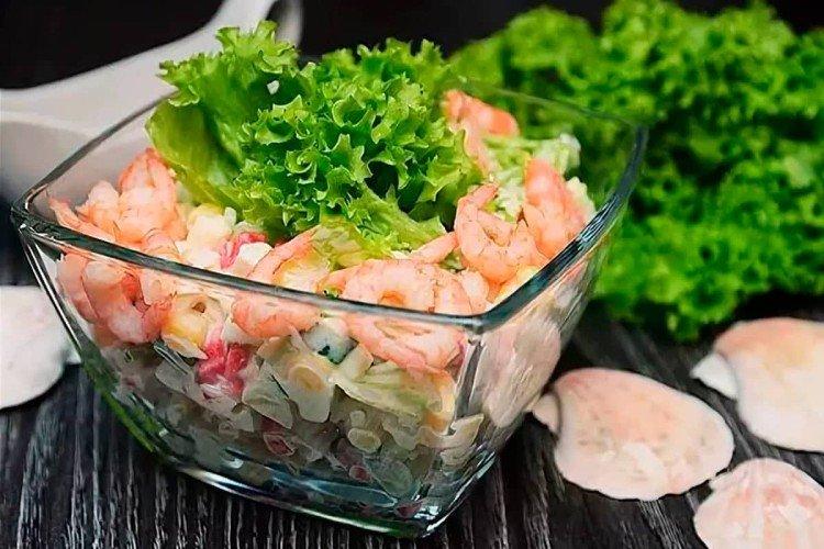 Salat „New Yorker Krabbe“ mit Garnelen