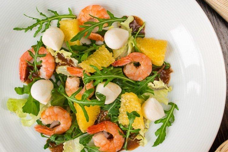 Pikant marinierten Garnelensalat