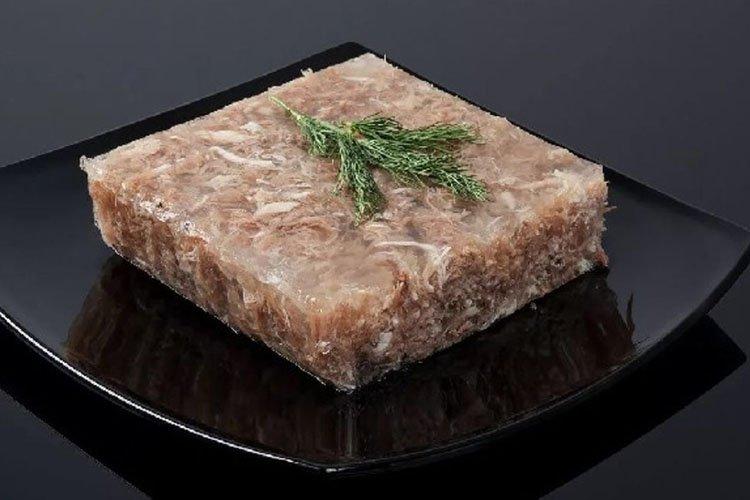 Aspic de pavo con menudillos de pollo