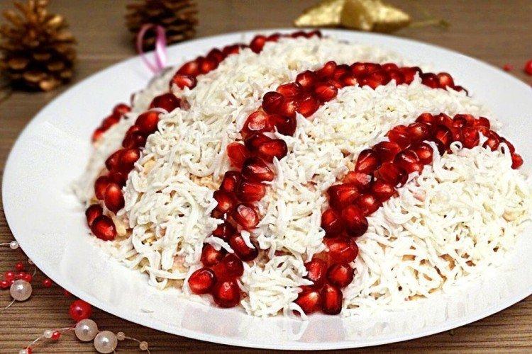 Салат с редькой, телятиной и зернами граната