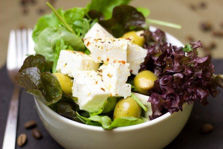 Ensalada de champiñones y aceitunas