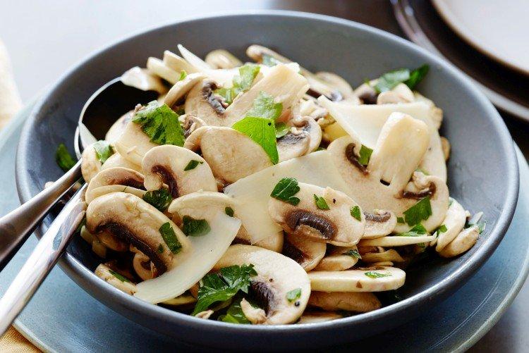 Ensalada de champiñones crudos