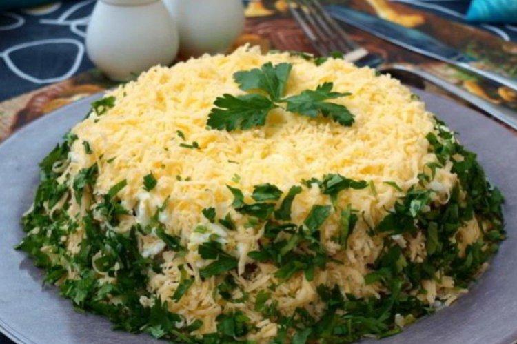 Ensalada «Abrigo de champiñones»