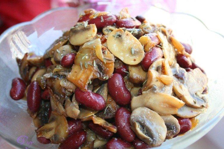 Ensalada de champiñones y frijoles