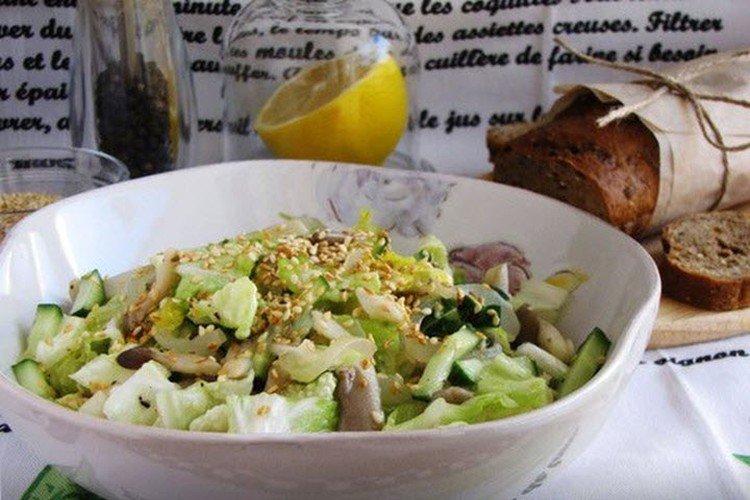 Ensalada de col y setas ostra
