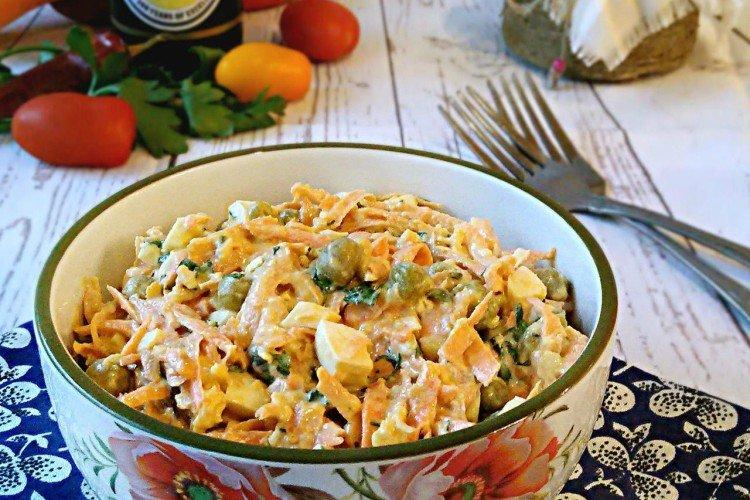 Karottensalat mit Erbsen