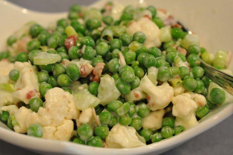 Fleischsalat mit grünen Erbsen