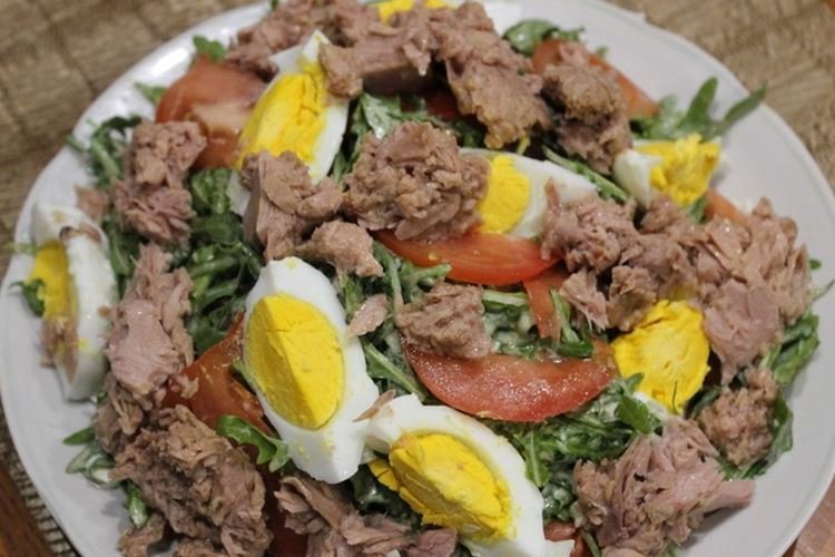 Tuna Salad with Cheese Dressing