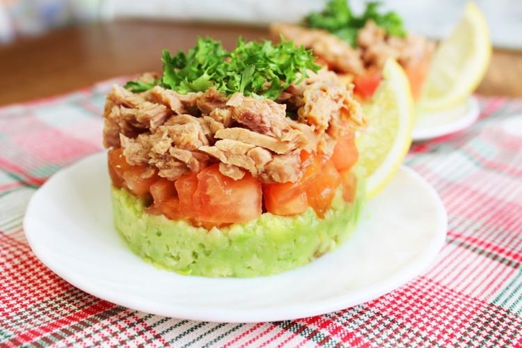 Tuna and Guacamole Salad