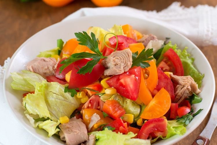 Colorful Tuna and Tomato Salad