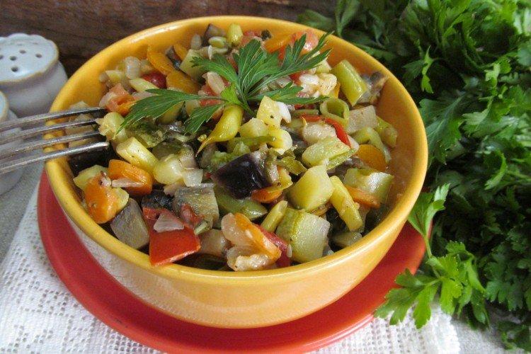 Zucchini Stew with Sour Cream Sauce