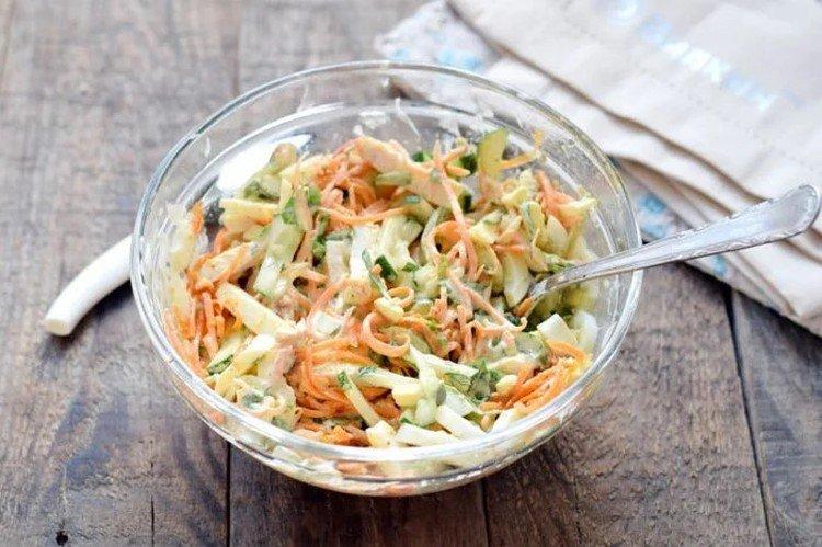 Salat „Koreanisch“ mit geräuchertem Hähnchen