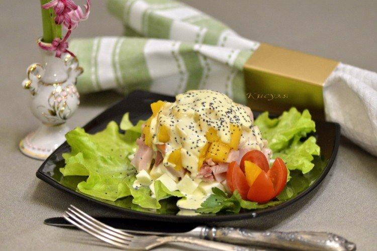 Salat mit geräuchertem Hähnchen und Mozzarella